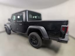 Jeep Gladiator Sport 4x4 2026 — side view
