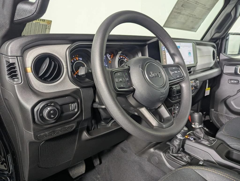 Jeep Gladiator Sport 4x4 2026 — side view