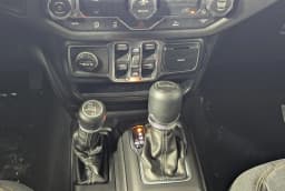Jeep Gladiator Sport 4x4 2026 — side view