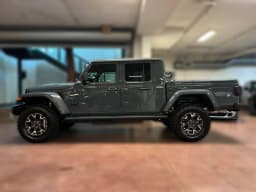 Jeep Gladiator Sahara 4x4 2026 — side view