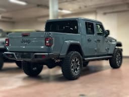 Jeep Gladiator Sahara 4x4 2026 — side view