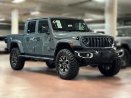 Jeep Gladiator Sahara 4x4 2026 — side view