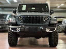 Jeep Gladiator Sahara 4x4 2026 — side view