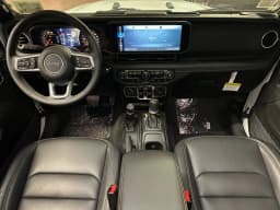 Jeep Gladiator Sahara 4x4 2026 — side view
