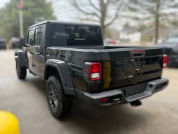 Jeep Gladiator Sport S 4x4 2026 — side view