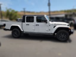 Jeep Gladiator 85th Anniversary Edition 4x4 2026 — side view