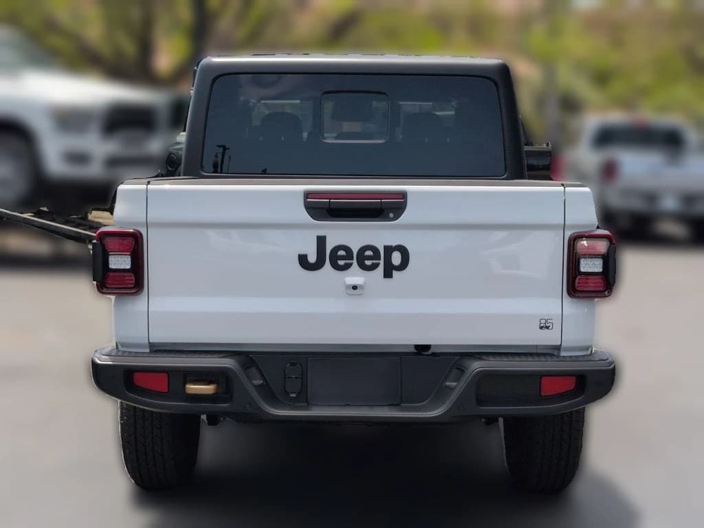 Jeep Gladiator 85th Anniversary Edition 4x4 2026 — side view