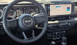 Jeep Gladiator Sahara 4x4 2026 — side view