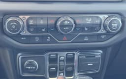 Jeep Gladiator Sahara 4x4 2026 — side view
