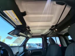 Jeep Gladiator Sport S 4x4 2026 — side view