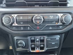 Jeep Gladiator Sport S 4x4 2026 — side view