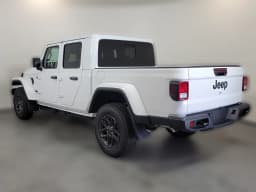 Jeep Gladiator Sport S 4x4 2026 — side view