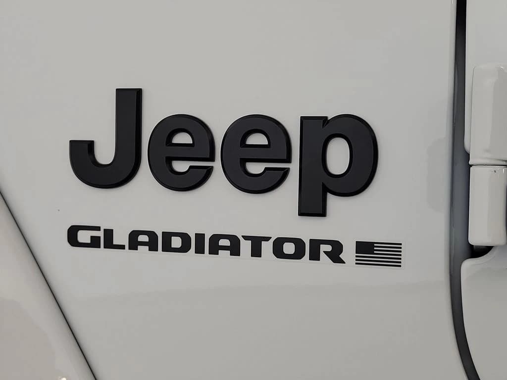Jeep Gladiator Sport S 4x4 2026 — side view