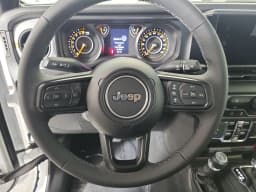 Jeep Gladiator Sport S 4x4 2026 — side view