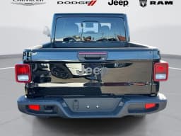 Jeep Gladiator Sport S 4x4 2026 — side view