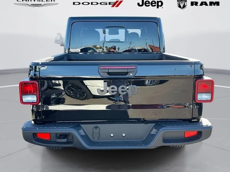 Jeep Gladiator Sport S 4x4 2026 — side view