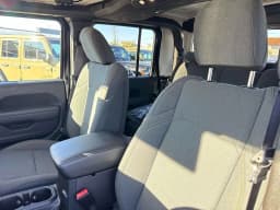 Jeep Gladiator Sport S 4x4 2026 — side view