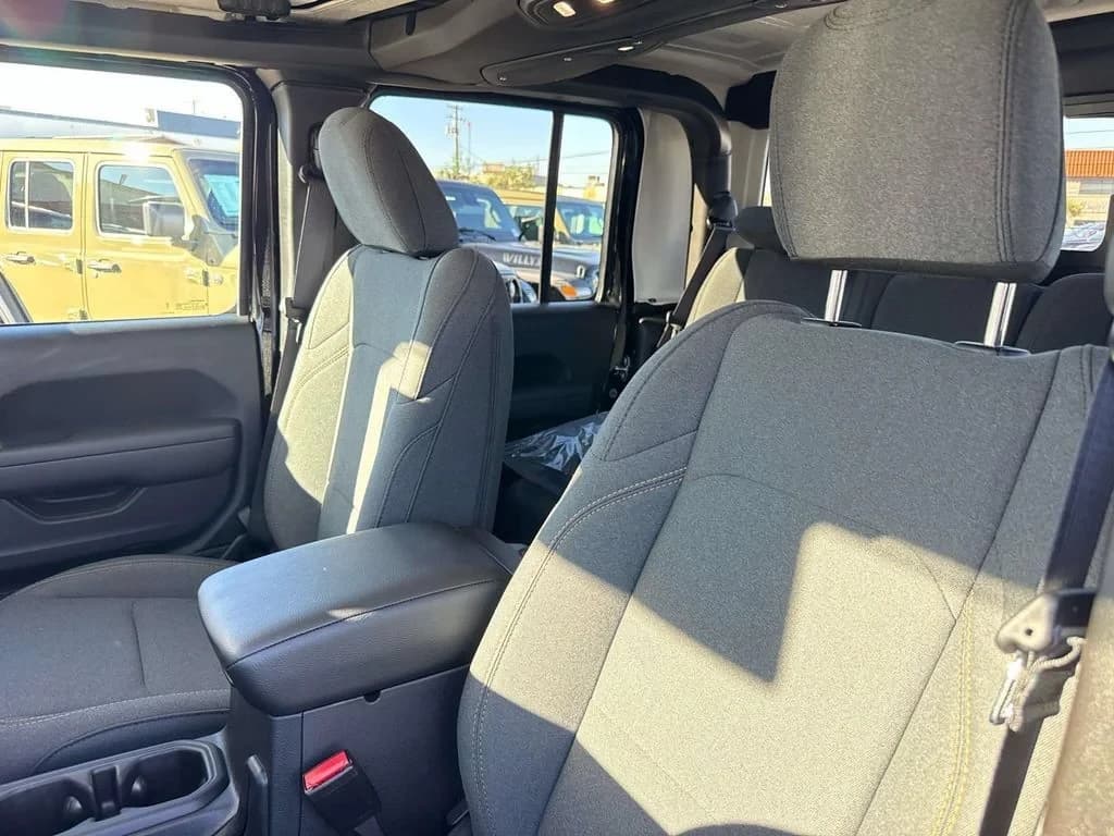 Jeep Gladiator Sport S 4x4 2026 — side view