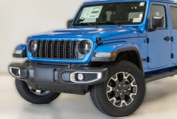 Jeep Gladiator Sahara 4x4 2026 — side view