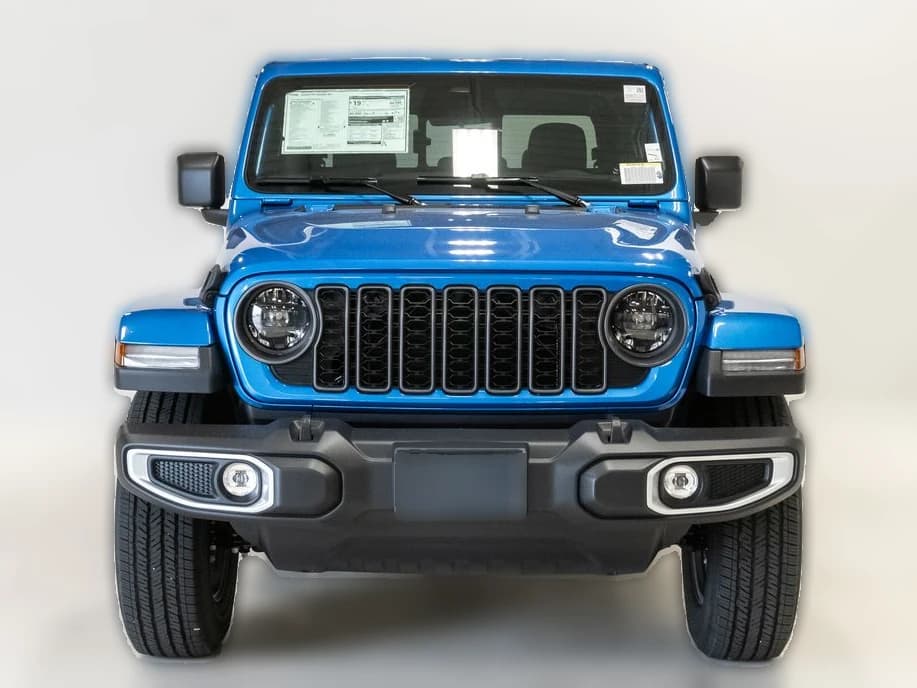 Jeep Gladiator Sahara 4x4 2026 — side view