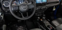 Jeep Gladiator Sahara 4x4 2026 — side view