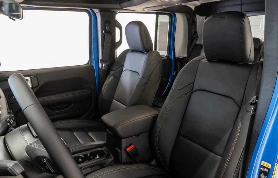 Jeep Gladiator Sahara 4x4 2026 — side view