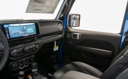 Jeep Gladiator Sahara 4x4 2026 — side view