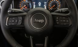 Jeep Gladiator Sahara 4x4 2026 — side view