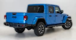 Jeep Gladiator Sahara 4x4 2026 — side view