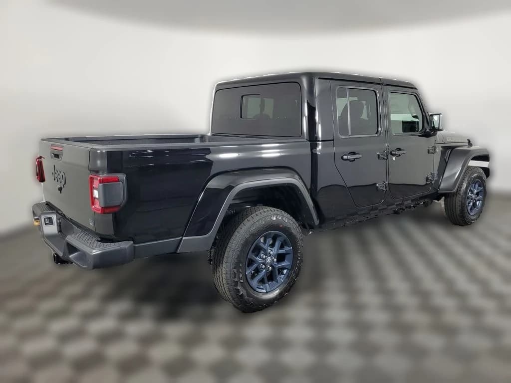 Jeep Gladiator 85th Anniversary Edition 4x4 2026 — side view