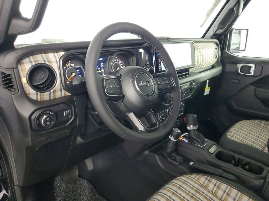 Jeep Gladiator 85th Anniversary Edition 4x4 2026 — side view