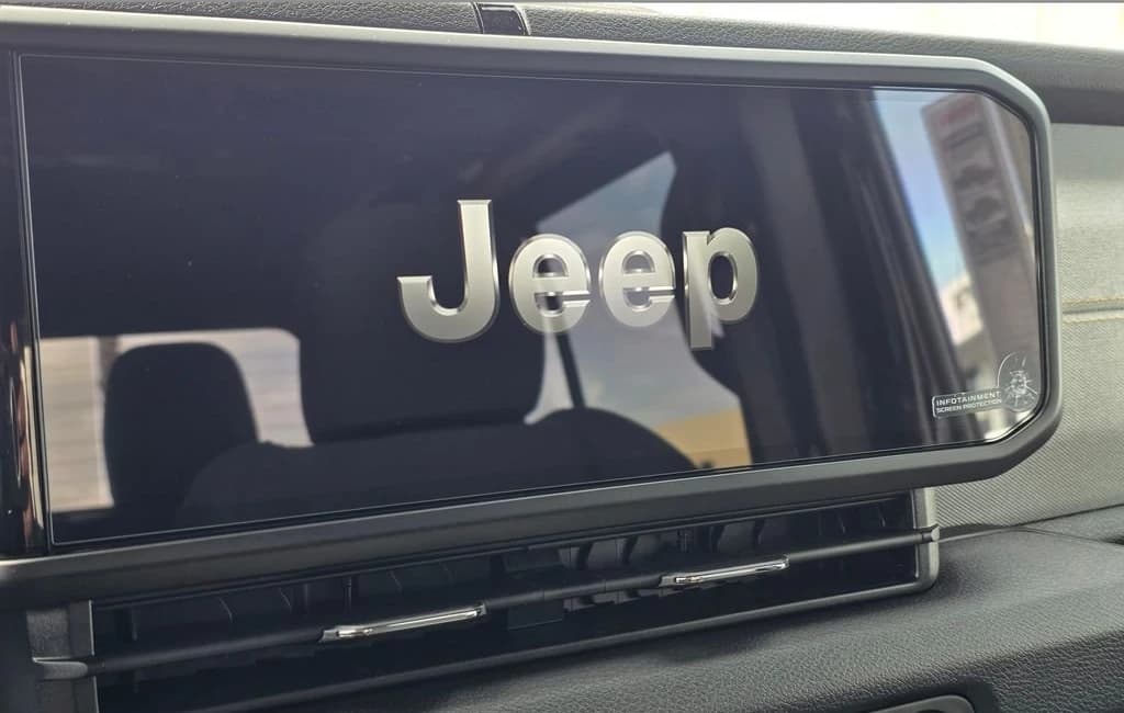 Jeep Gladiator Willys 4x4 2026 — side view