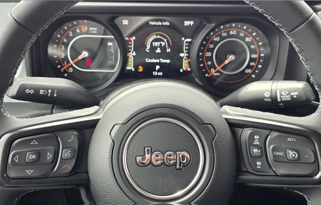 Jeep Gladiator Willys 4x4 2026 — side view