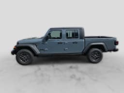 Jeep Gladiator Sport 4x4 2026 — side view