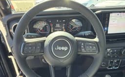 Jeep Gladiator Sahara 4x4 2026 — side view