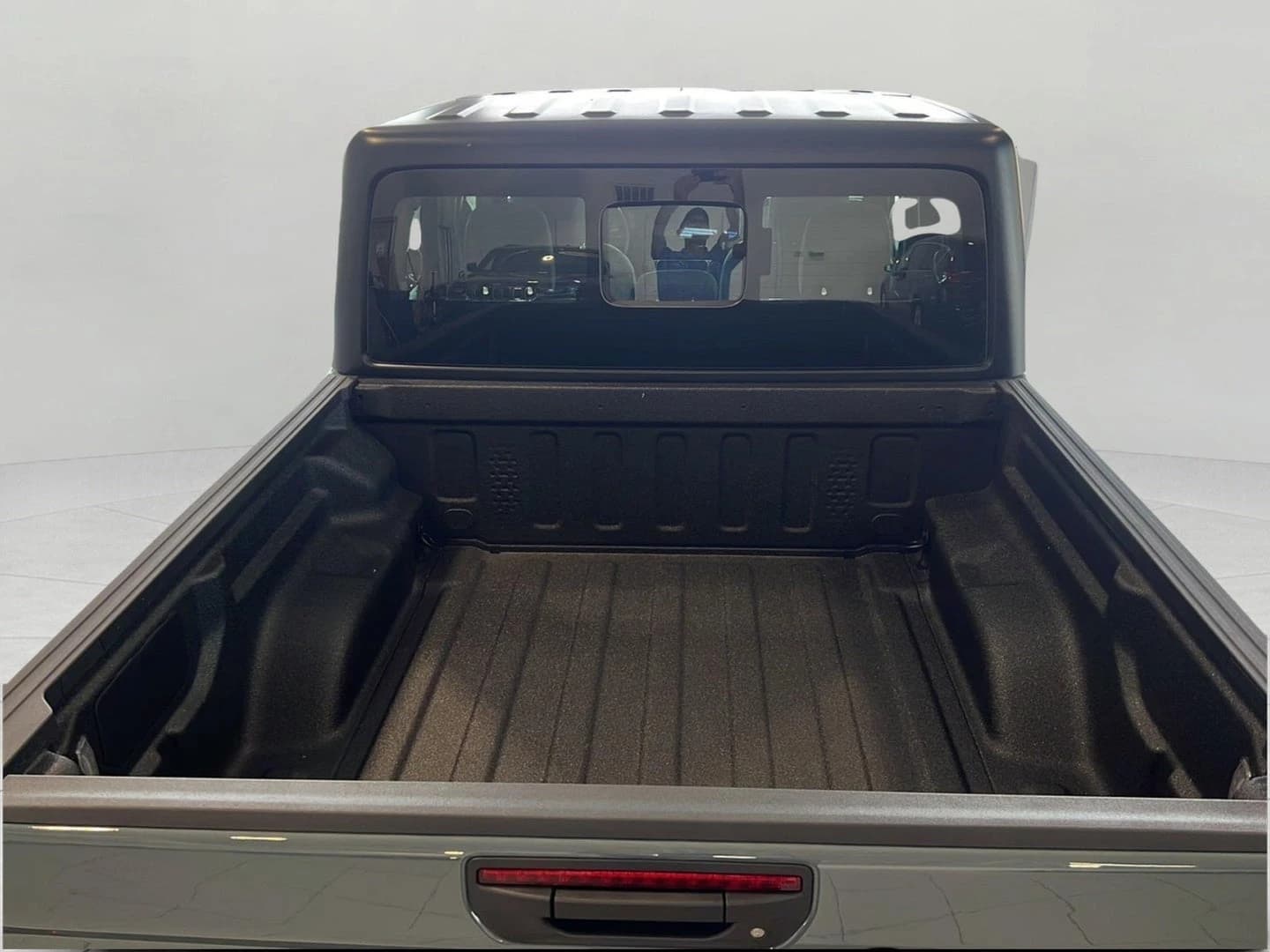 Jeep Gladiator Sport 4x4 2026 — side view