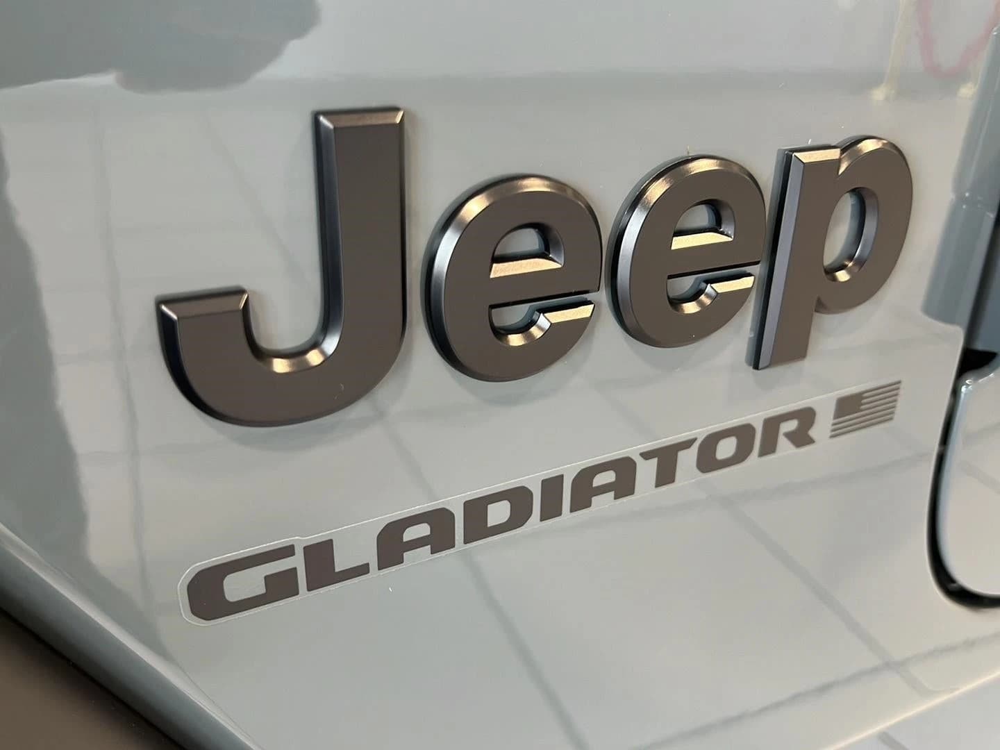 Jeep Gladiator Sport 4x4 2026 — side view