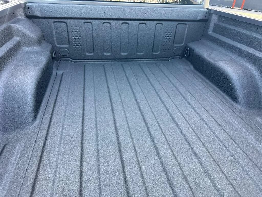 Jeep Gladiator Sport 4x4 2026 — side view