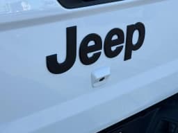 Jeep Gladiator Sport 4x4 2026 — side view
