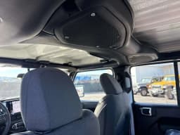 Jeep Gladiator Sport 4x4 2026 — side view