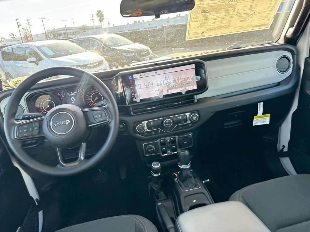 Jeep Gladiator Sport 4x4 2026 — side view