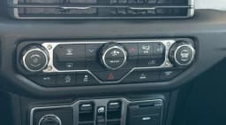 Jeep Gladiator Sport 4x4 2026 — side view