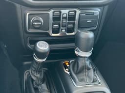 Jeep Gladiator Sport 4x4 2026 — side view
