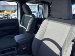 Jeep Gladiator Sport 4x4 2026 — side view