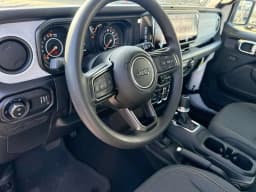 Jeep Gladiator Sport 4x4 2026 — side view