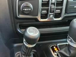 Jeep Gladiator Sport 4x4 2026 — side view