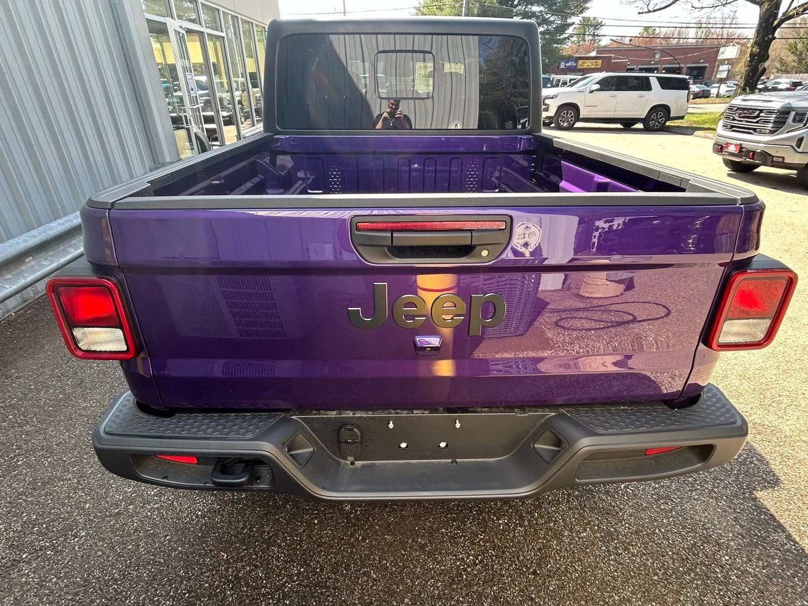 Jeep Gladiator Sport S 4x4 2026 — side view