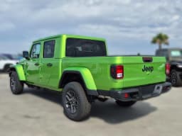 Jeep Gladiator Sport S 4x4 2026 — side view