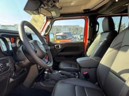 Jeep Gladiator Sport S 4x4 2025 — side view