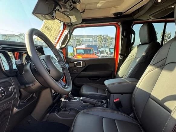 Jeep Gladiator Sport S 4x4 2025 — side view